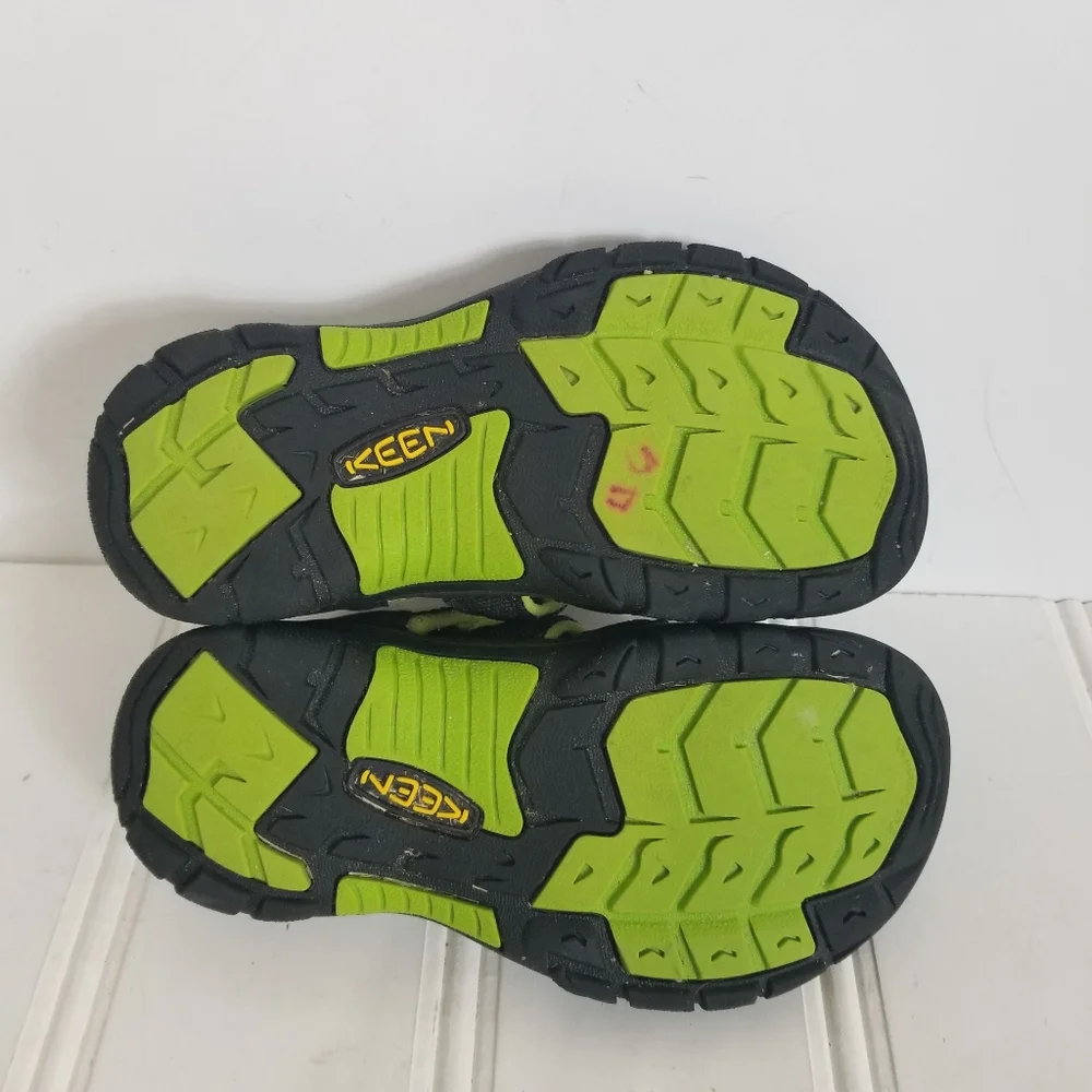 KEEN Newport H2 Sandals Boys 2 Waterproof Sport Hiking Closed Toe Black Lime